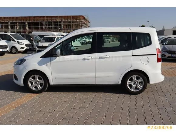 Ford Tourneo Courier 1.5 TDCi Delux Image 2